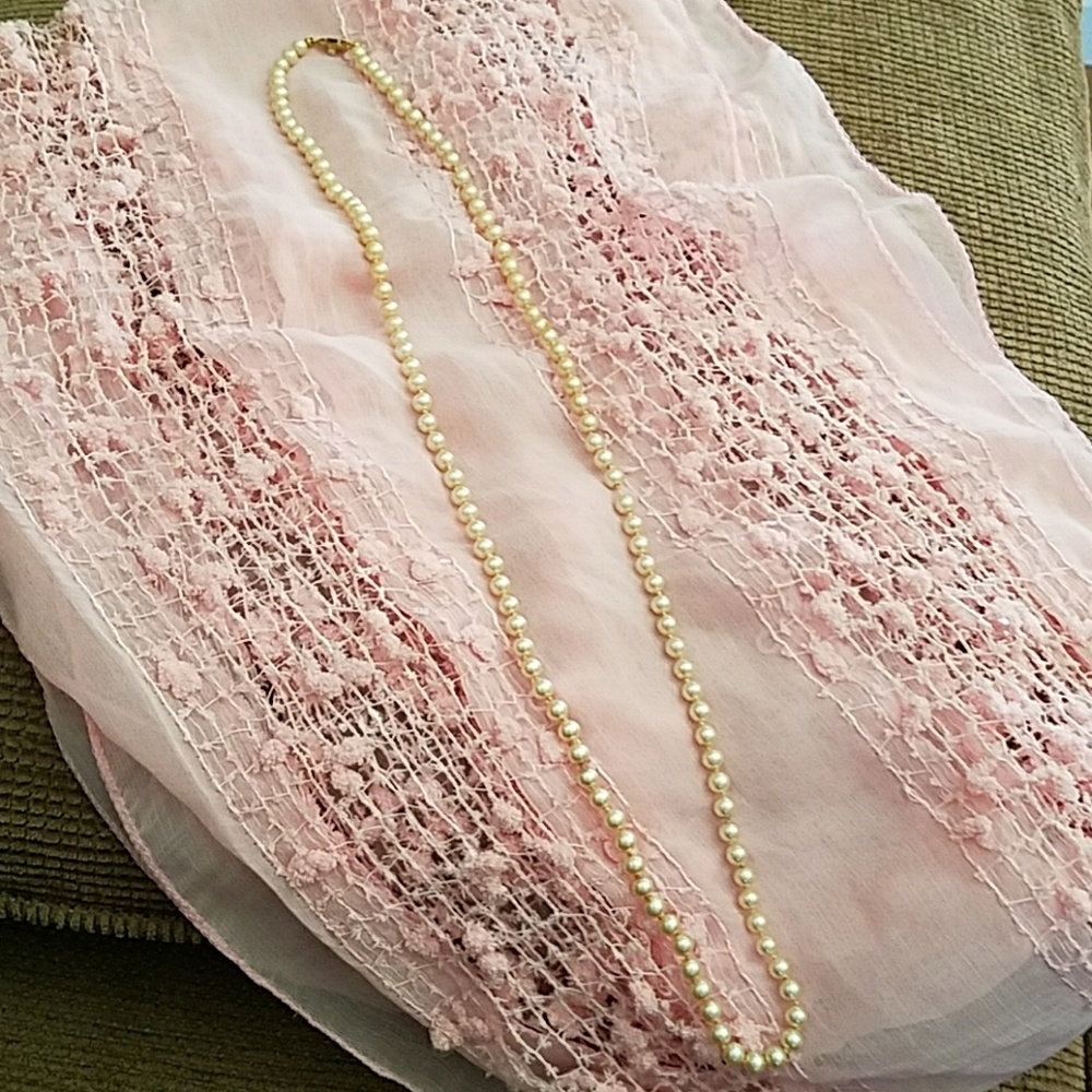 Cream pearl necklace